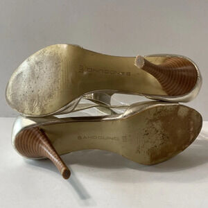 Bandolino Gold Leather T-Strap 3.5 Inch Heel Sandals Size 8.5